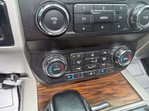 Used 2019 Ford F150 Lariat AWD/4WD image 15