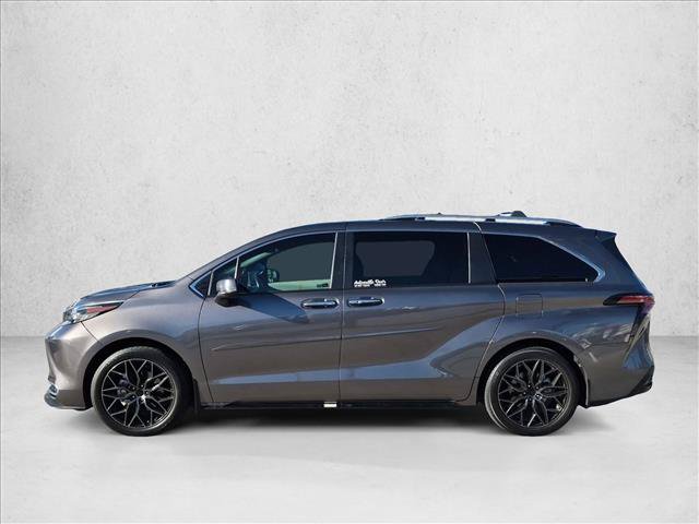 Used 2024 Toyota Sienna Platinum FWD image 9