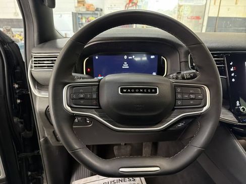 Used 2024 Jeep Wagoneer L Series II w/ Flexible Seating Group AWD/4WD image 14