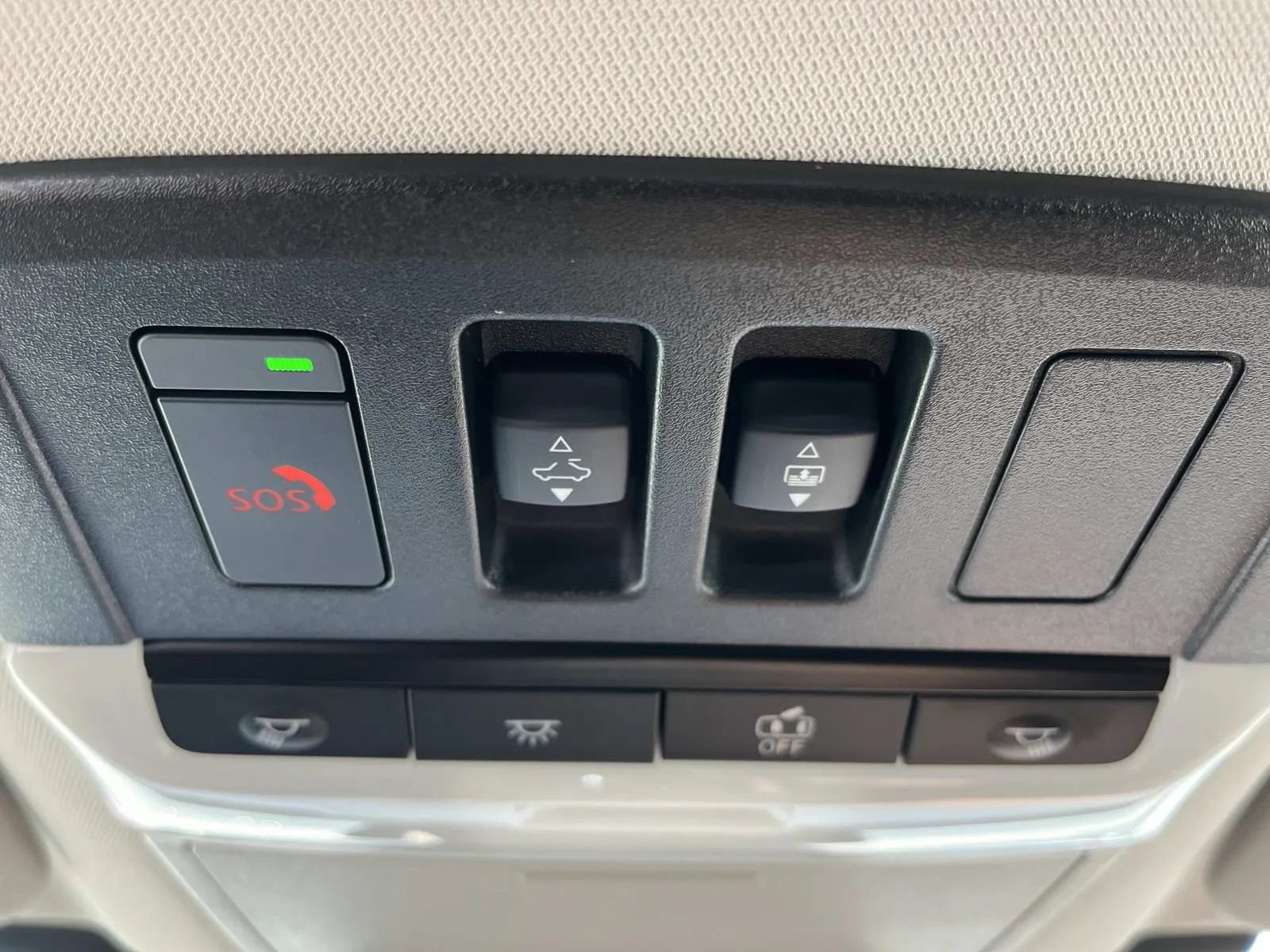 Used 2025 Nissan Pathfinder Platinum w/ Cargo Package FWD image 17