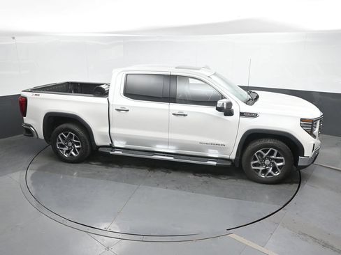 Used 2022 GMC Sierra 1500 SLT w/ SLT Premium Plus Package AWD/4WD image 32