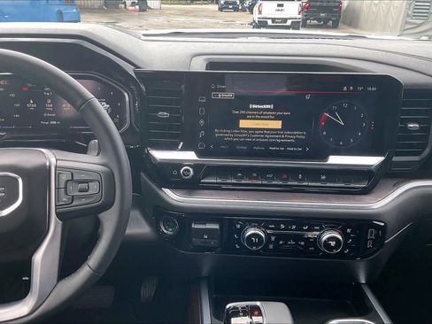 Used 2026 GMC Sierra 1500 SLT image 8