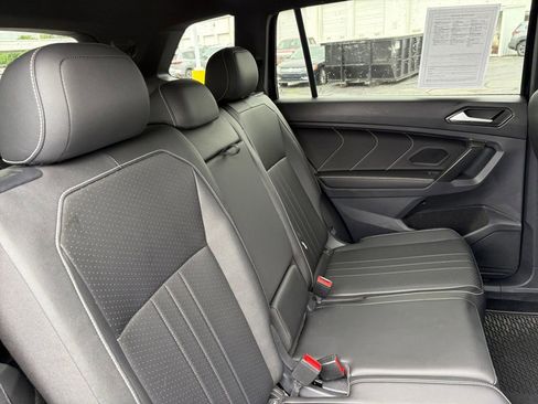 Certified 2023 Volkswagen Tiguan SE R-Line FWD image 31