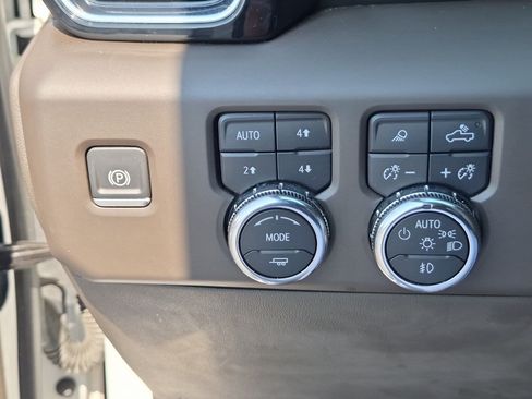Used 2023 GMC Sierra 1500 Denali AWD/4WD image 17