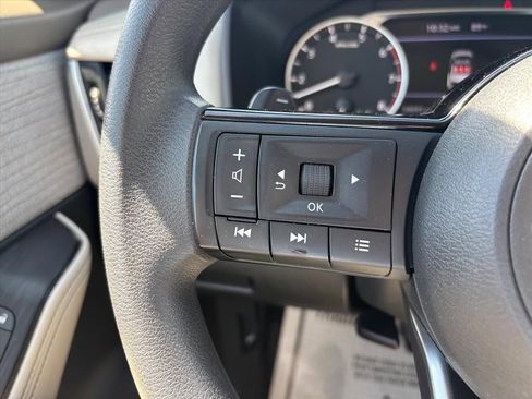 Used 2023 Nissan Rogue SV image 15