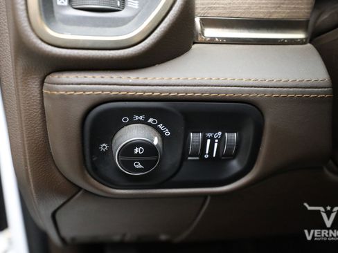 Used 2025 RAM 2500 Limited AWD/4WD image 17