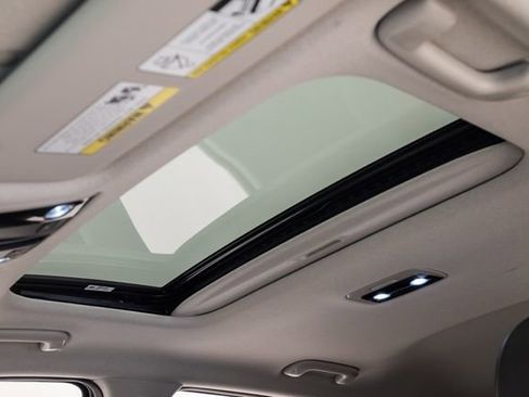 Certified 2024 Kia Niro SX Touring FWD image 11