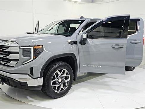 Used 2025 GMC Sierra 1500 SLE w/ Preferred Package AWD/4WD image 30