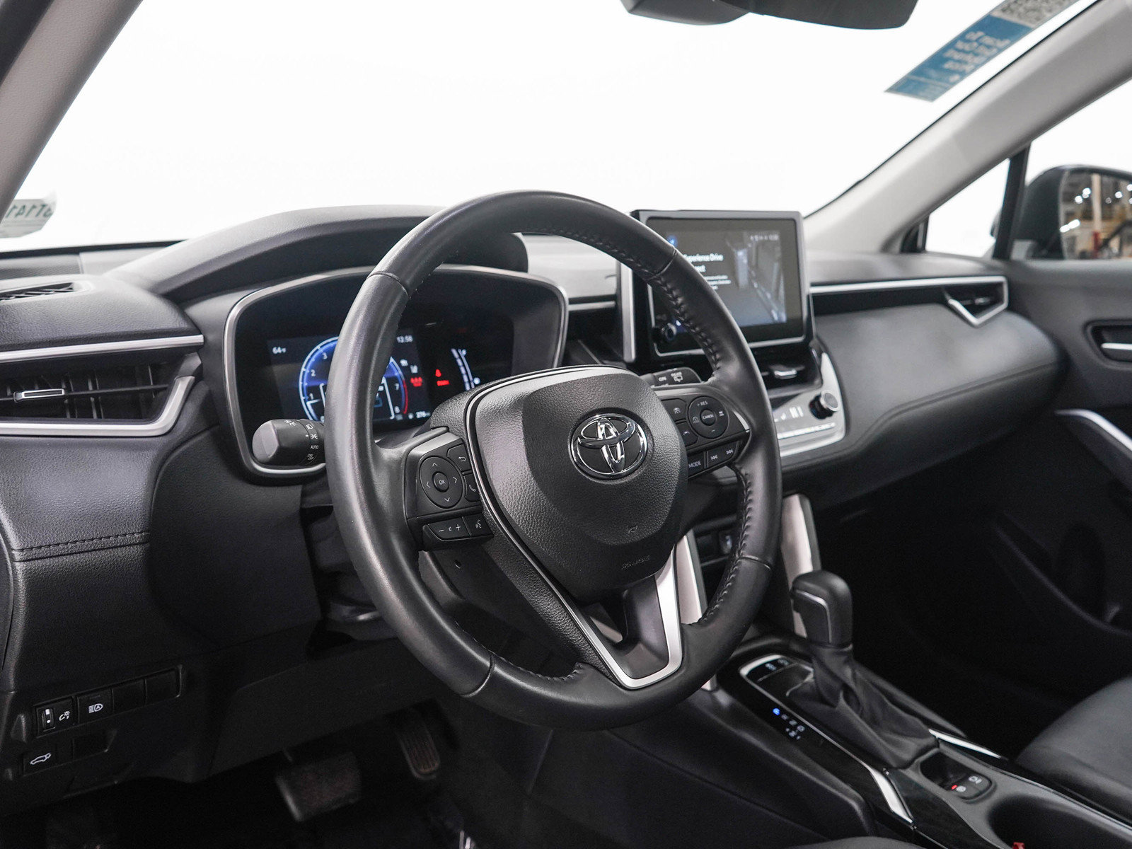 Used 2024 Toyota Corolla Cross XLE w/ Convenience Package AWD/4WD image 24