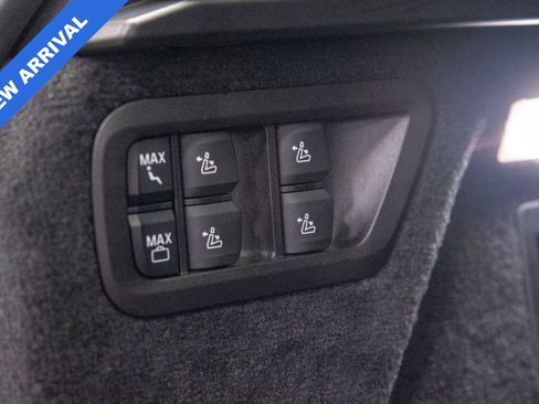 Used 2025 BMW X7 M60i w/ Executive Package image 41