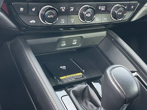 Used 2023 Honda Accord Touring image 12