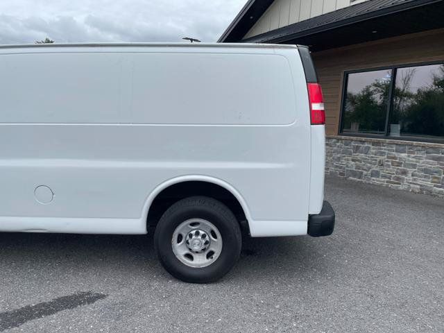 Used 2017 Chevrolet Express 2500 RWD image 4
