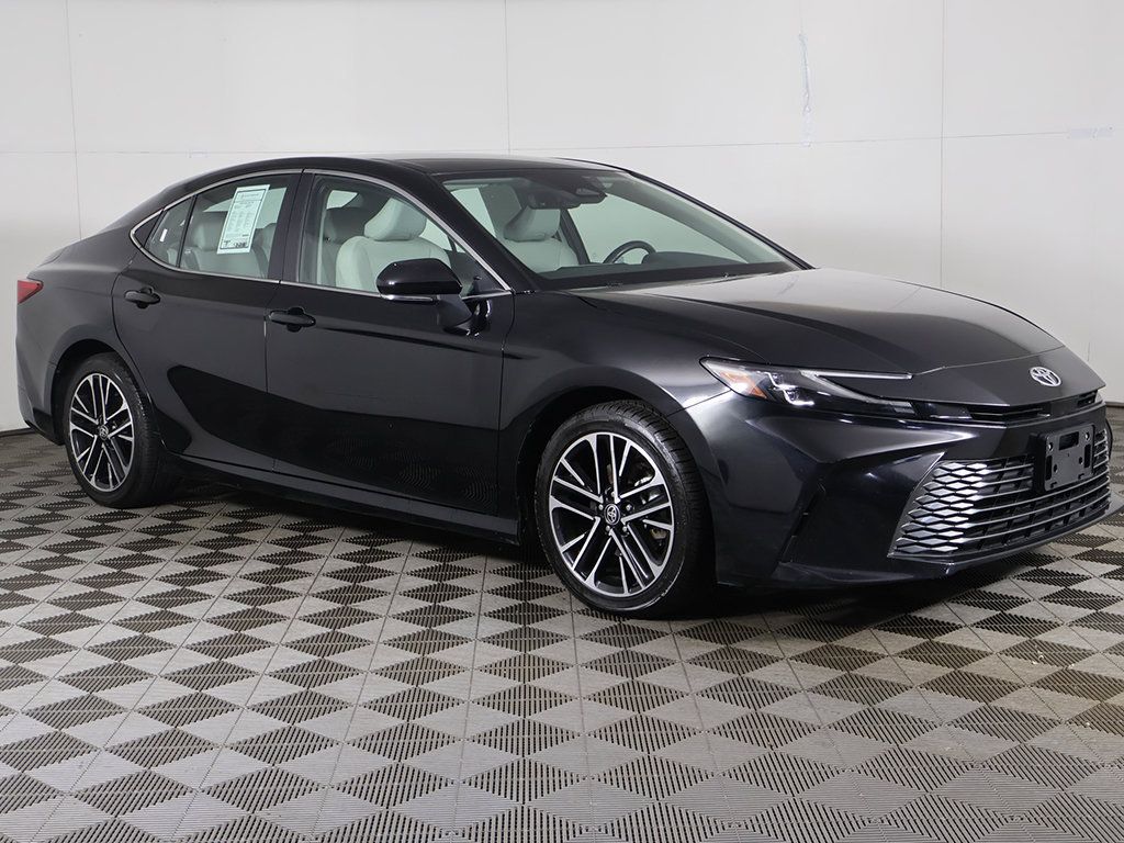 Used 2025 Toyota Camry XLE FWD image 2