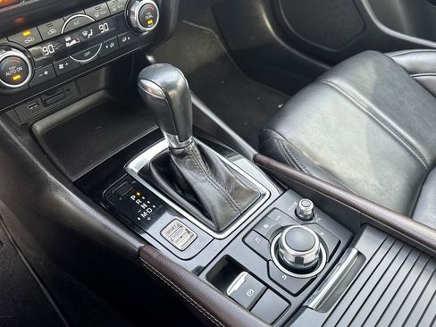 Used 2018 MAZDA MAZDA3 Touring image 13