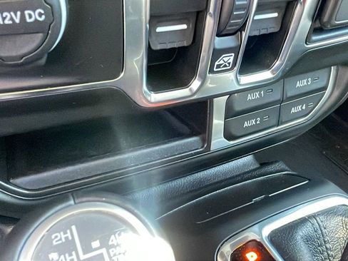 Used 2024 Jeep Wrangler Unlimited Sahara w/ Technology Group AWD/4WD image 18