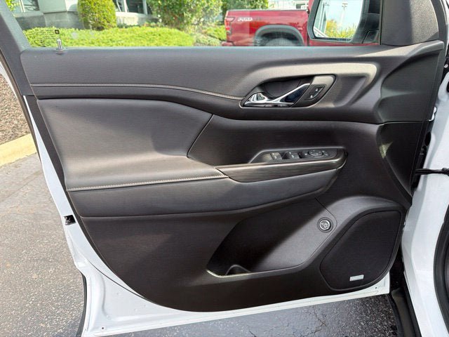 Used 2023 GMC Acadia SLT w/ Elevation Edition FWD image 10