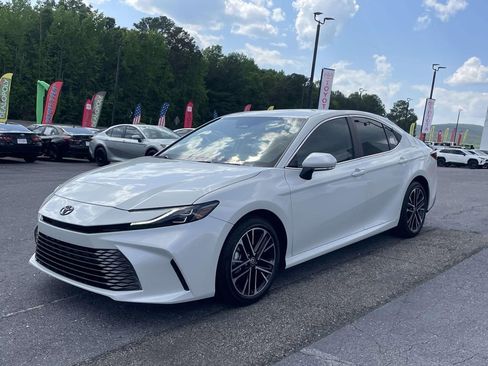 Used 2026 Toyota Camry XLE FWD image 5