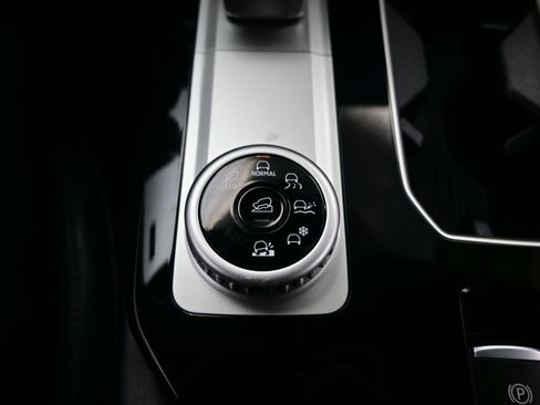 Used 2025 Mitsubishi Outlander SE AWD/4WD image 23