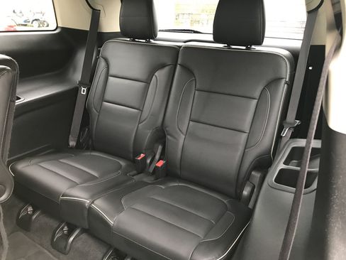 Used 2018 GMC Acadia Denali image 31