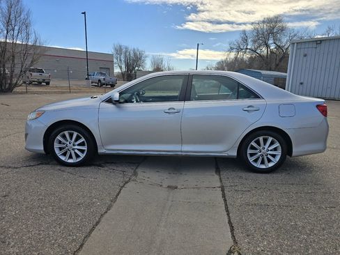 Used 2014 Toyota Camry XLE image 9