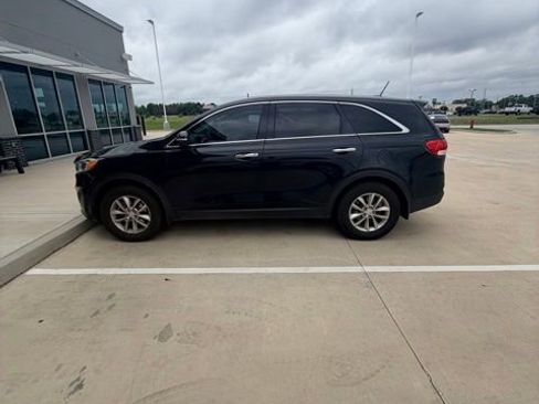Used 2018 Kia Sorento L FWD image 3
