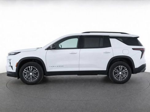 Used 2025 Chevrolet Traverse LT FWD image 12