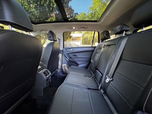 Used 2021 Volkswagen Tiguan SE w/ Panoramic Sunroof Package image 13