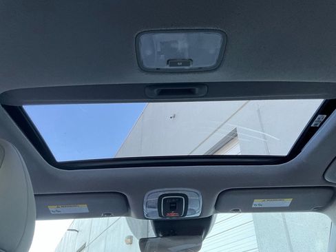 Used 2025 Hyundai Elantra SEL image 18