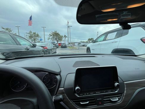 Used 2025 Nissan Altima 2.5 SV image 33