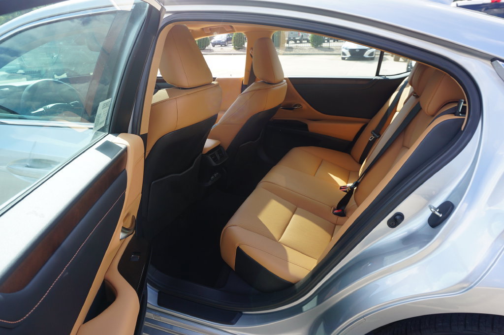 Used 2024 Lexus ES 350 w/ Premium Package FWD image 16