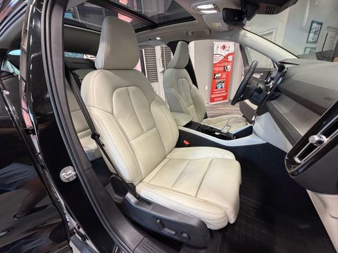 Used 2023 Volvo XC40 B5 Plus w/ Driver Assist Package AWD/4WD image 4