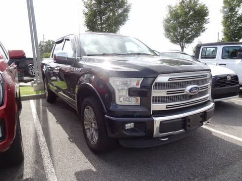 Used 2015 Ford F150 Platinum w/ Equipment Group 701A Luxury AWD/4WD image 3