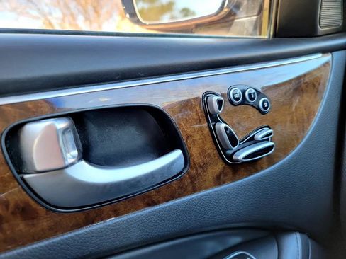 Used 2012 Hyundai Equus Signature image 20