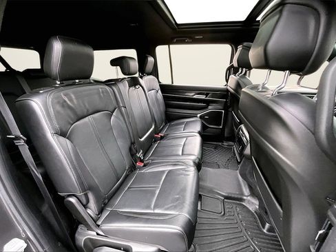 Used 2023 Jeep Wagoneer Base w/ Premium Group I image 25