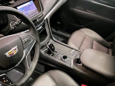 Used 2025 Cadillac XT5 Premium Luxury AWD/4WD image 17