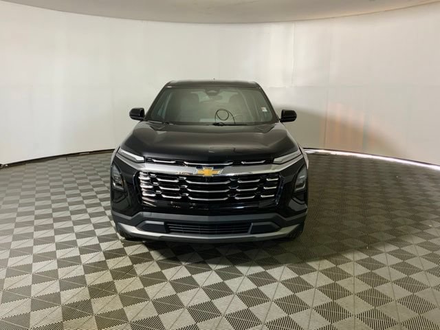 Used 2026 Chevrolet Equinox LT AWD/4WD image 2
