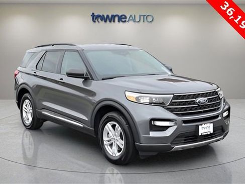 Used 2023 Ford Explorer XLT w/ Equipment Group 202A image 7