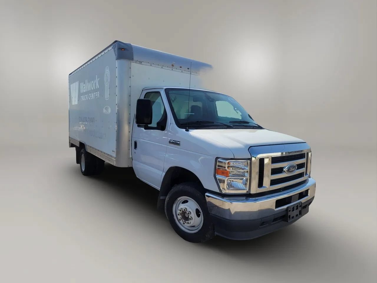 Used 2021 Ford E-450 and Econoline 450 Super Duty RWD image 37
