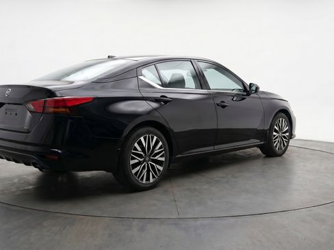 Used 2025 Nissan Altima 2.5 SV FWD image 9