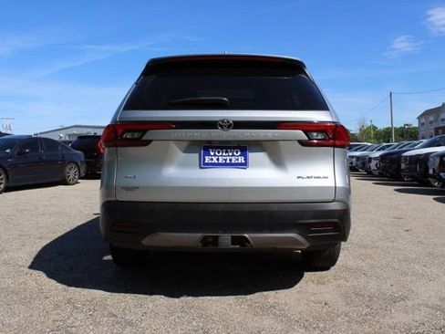 Used 2024 Toyota Grand Highlander AWD image 8