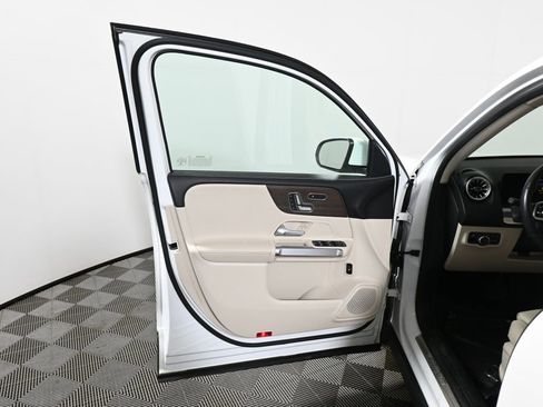 Certified 2022 Mercedes-Benz GLB 250 4MATIC image 29