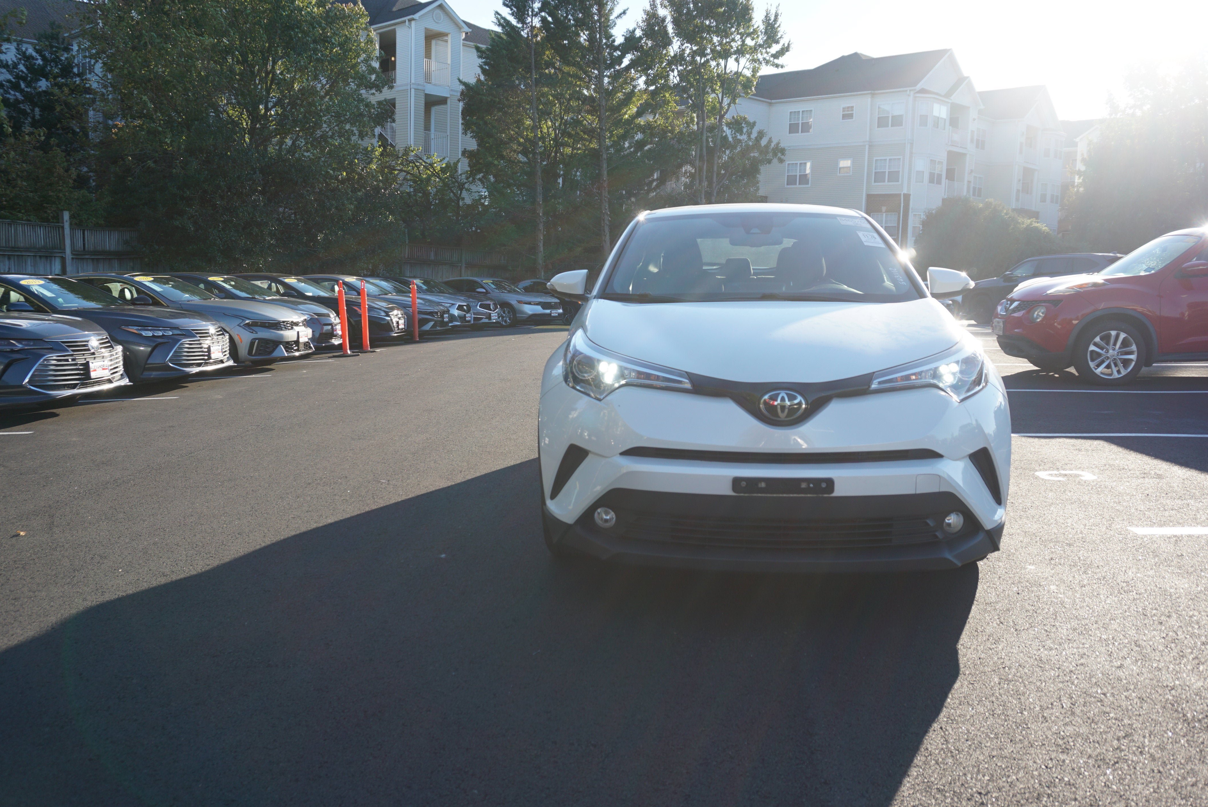 Used 2018 Toyota C-HR XLE FWD image 2