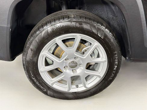 Used 2023 Jeep Renegade Latitude w/ Premium Group AWD/4WD image 34