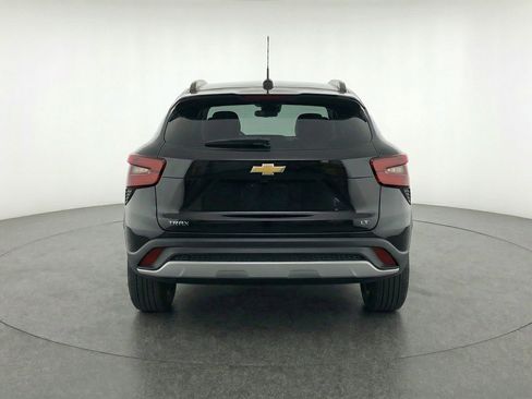 Used 2025 Chevrolet Trax LT FWD image 7