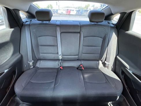 Used 2017 Chevrolet Malibu LT FWD image 15