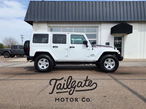 Used 2017 Jeep Wrangler Unlimited Rubicon AWD/4WD image 1