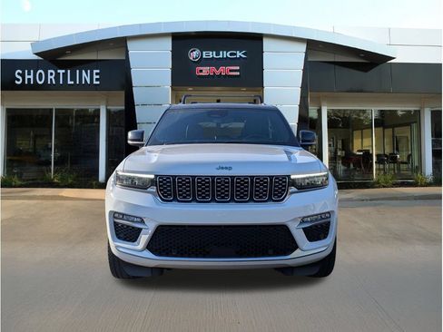 Used 2023 Jeep Grand Cherokee Summit AWD/4WD image 10