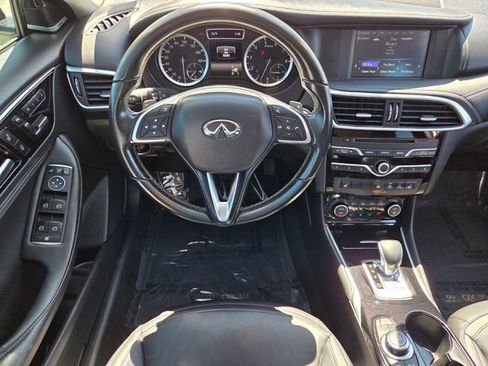 Used 2018 INFINITI QX30 Premium w/ Navigation Package image 18