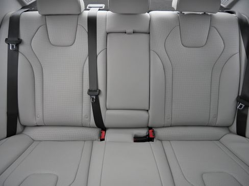 Certified 2025 Hyundai Elantra Limited image 13