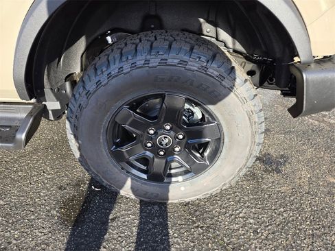 New 2025 Ford Bronco Outer Banks w/ Black Appearance Package image 9